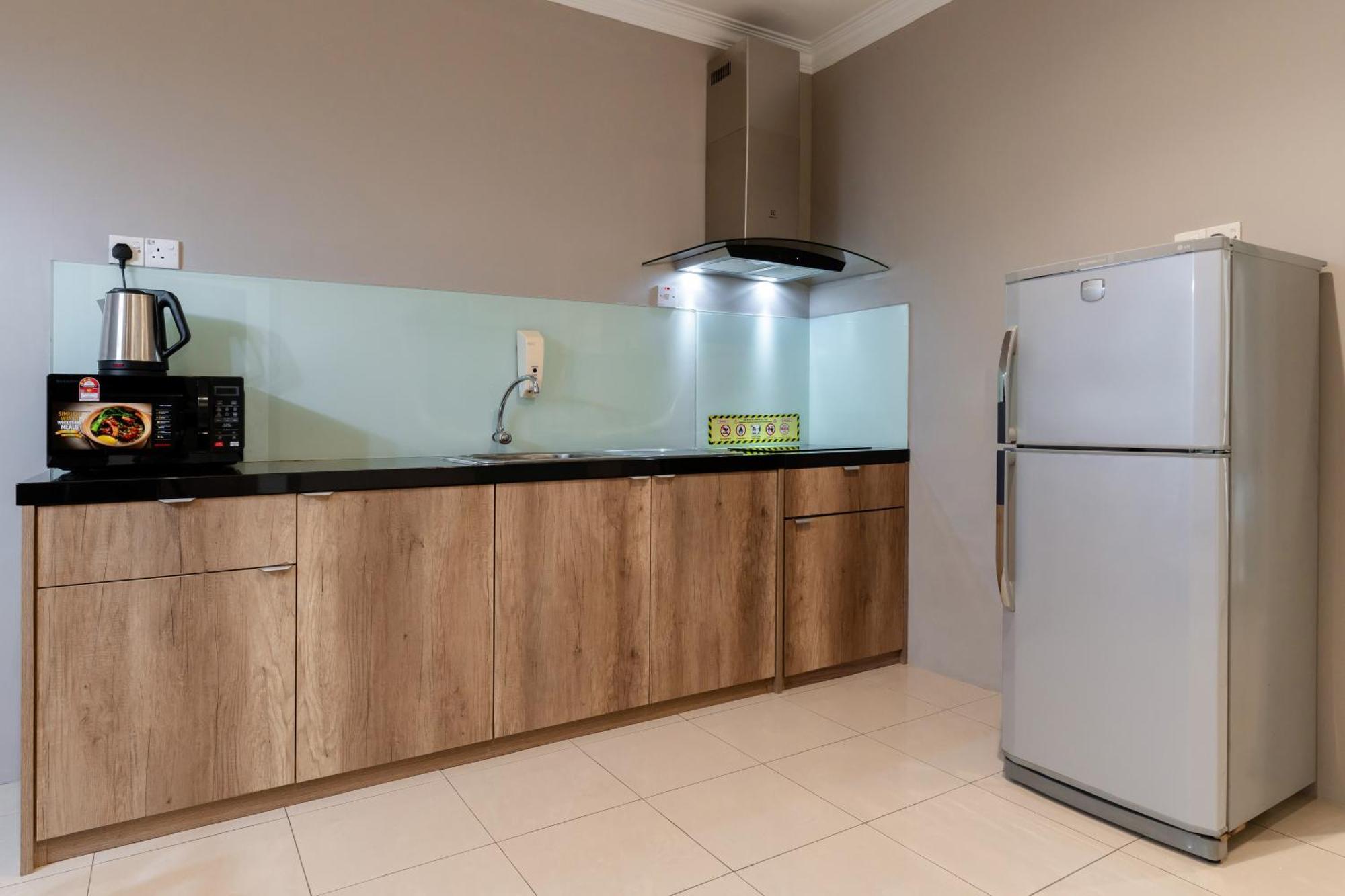 Golden View Serviced Apartments Tanjung Tokong Exterior foto