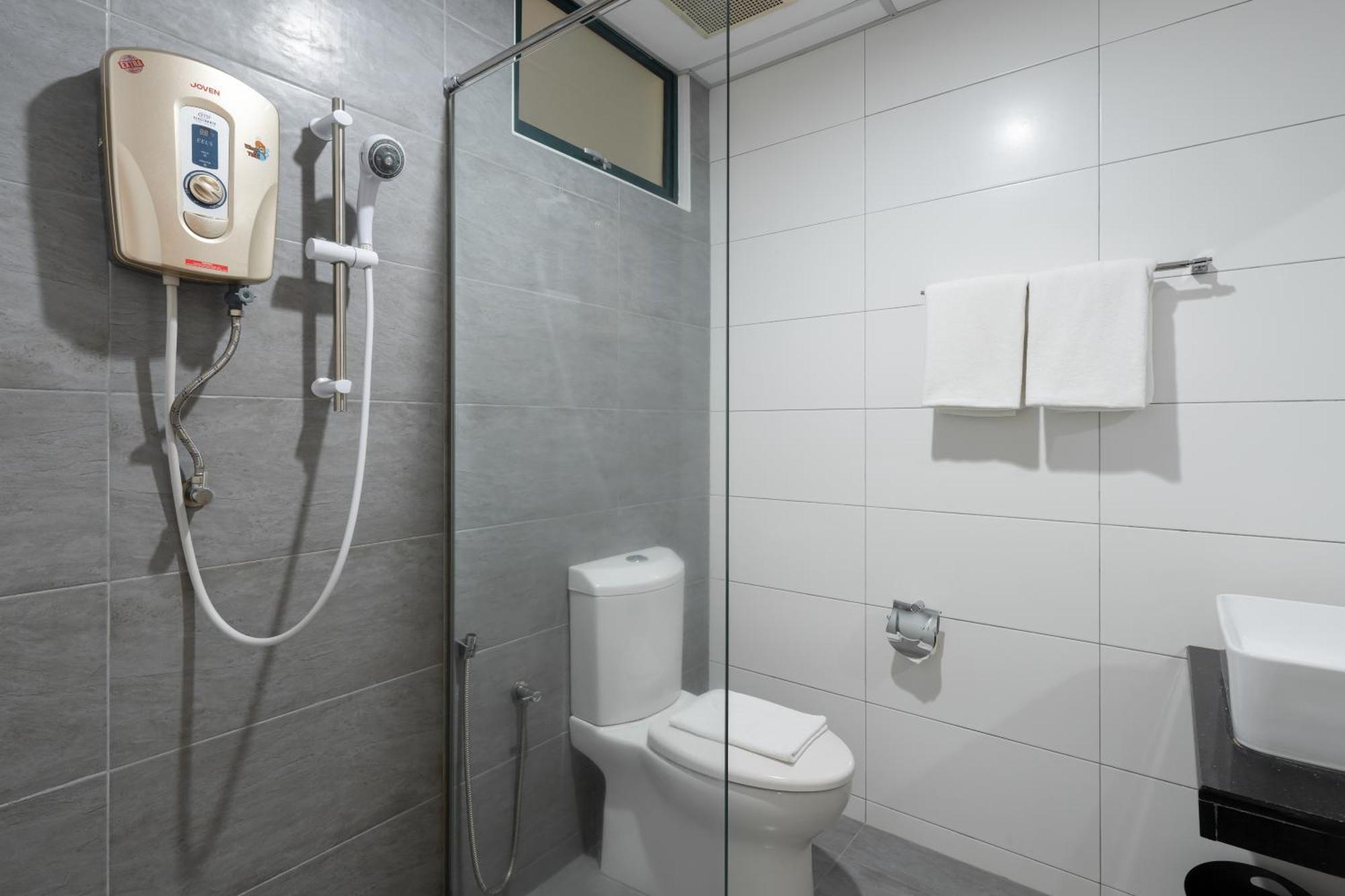 Golden View Serviced Apartments Tanjung Tokong Exterior foto